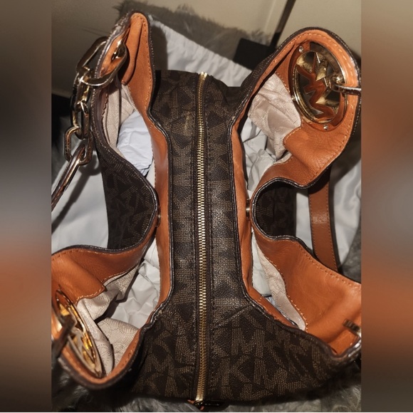 Michael Kors 3pc Set - Picture 5 of 14